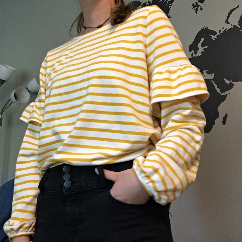 Yellow striped sweater 🌼